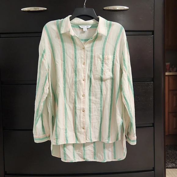 Old Navy Boyfriend Shirt and Matching Shorts sold as a set size MEDIUM - Picture 3 of 16